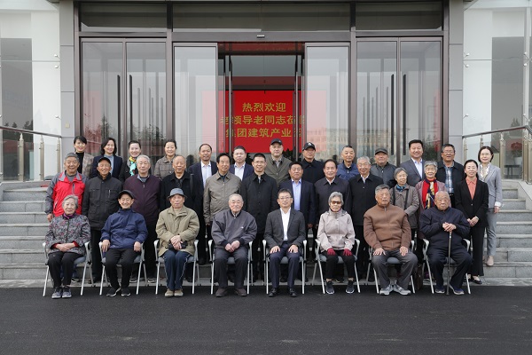 好博在线（中国）唯一官方网站领导和老同志们合影留念.jpg