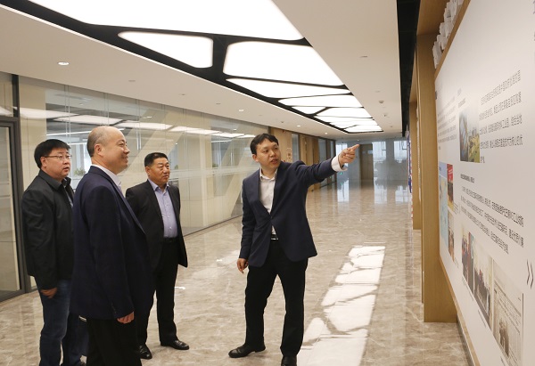 1、参观好博在线(中国)唯一官方网站总部文化走廊.jpg 1、参观好博在线(中国)唯一官方网站总部文化走廊.jpg