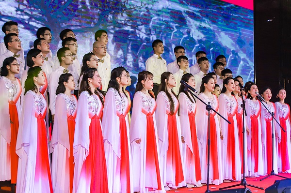 大合唱《中国 中国 鲜红的太阳永不落》2.jpg 大合唱《中国 中国 鲜红的太阳永不落》2.jpg