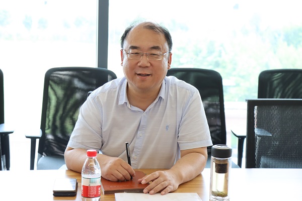 3、延津县县委书记李泽宙讲话.jpg 3、延津县县委书记李泽宙讲话.jpg