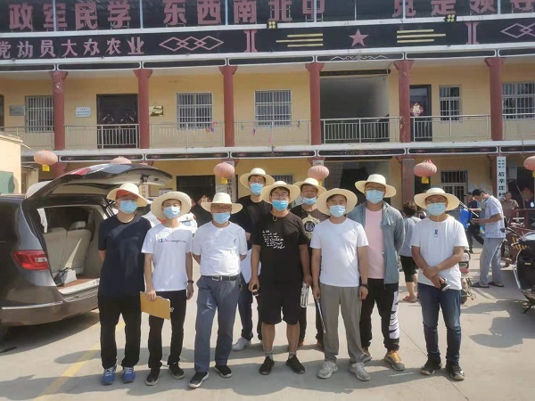 9、参加援助的第一组工程技术人员.jpg 9、参加援助的第一组工程技术人员.jpg