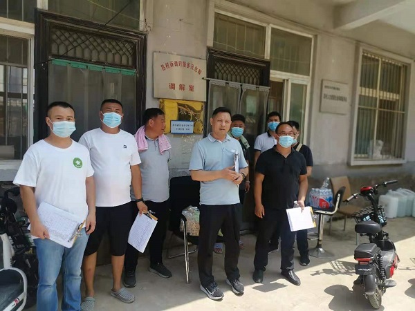 10、参加援助的第二组工程技术人员和牧野区区城建局工作人员.jpg 10、参加援助的第二组工程技术人员和牧野区区城建局工作人员.jpg