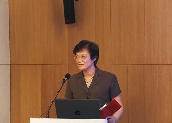 新乡市工商联副主席李翠英致辞.jpg 新乡市工商联副主席李翠英致辞.jpg