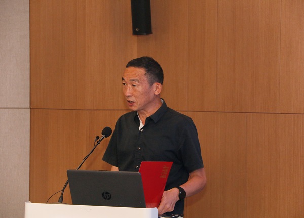 好博在线(中国)唯一官方网站监事会主席、党委副书记陈百斌宣读表彰文件.jpg 好博在线(中国)唯一官方网站监事会主席、党委副书记陈百斌宣读表彰文件.jpg