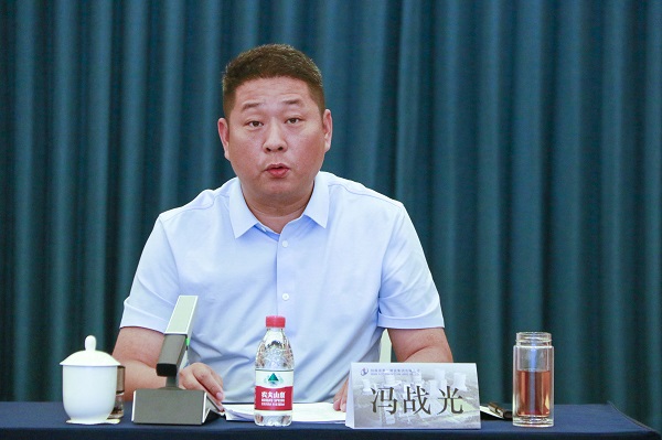 5好博在线（中国）唯一官方网站副总经理冯战光主持会议.JPG