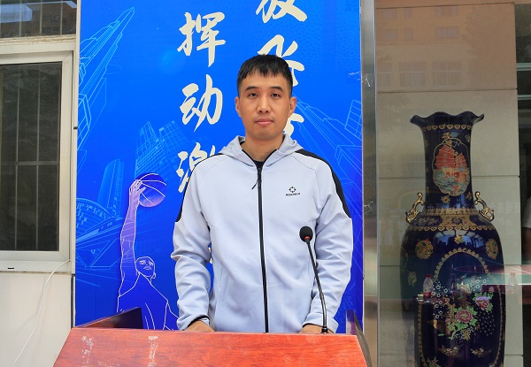 运动员代表发言.jpg 运动员代表发言.jpg