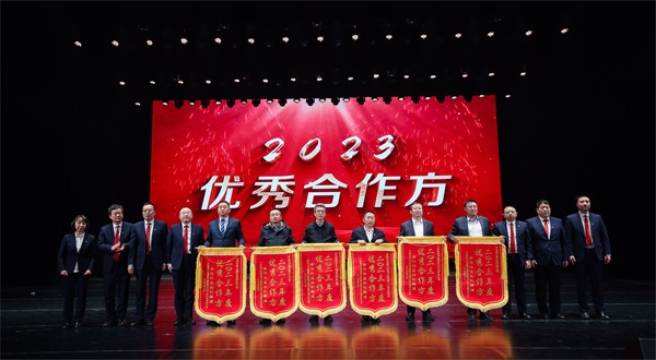 好博在线(中国)唯一官方网站总经理登台领奖 - 副本.jpg 好博在线(中国)唯一官方网站总经理登台领奖 - 副本.jpg