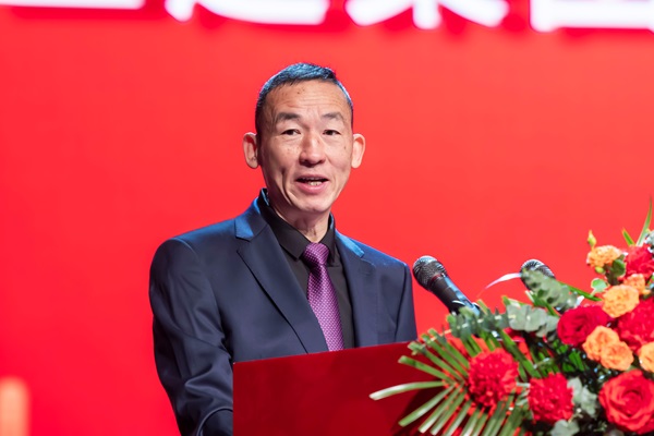 1好博在线(中国)唯一官方网站党委副书记、监事会主席陈百斌主持庆典仪式.jpg 1好博在线(中国)唯一官方网站党委副书记、监事会主席陈百斌主持庆典仪式.jpg